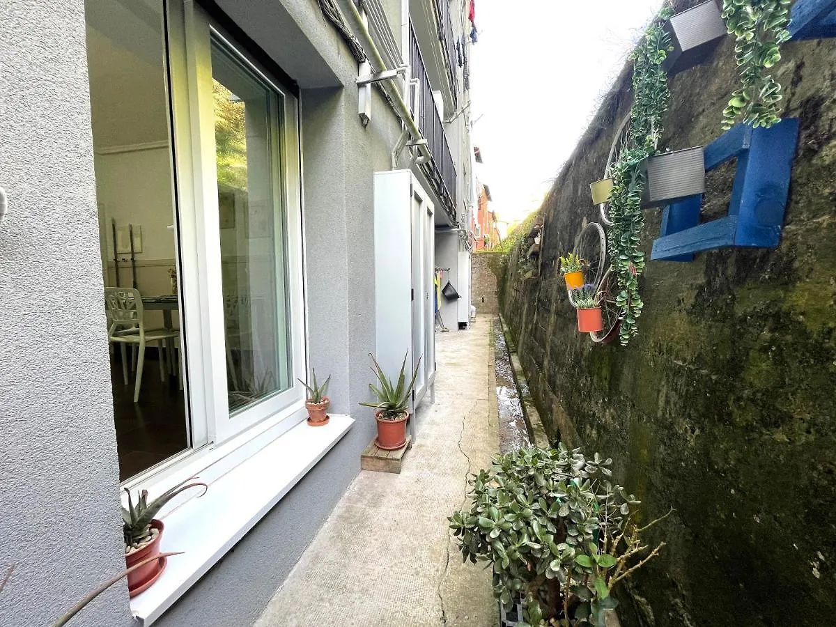 Lore - Parking Y Bicis Gratis San Sebastian 0*,  Spain
